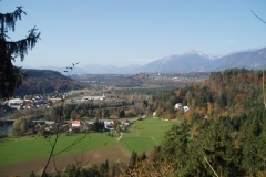 Pogled na Podnart, v ozadju je Stol