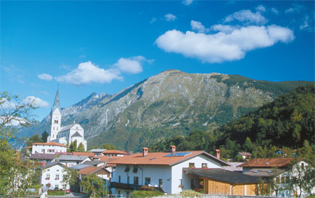 Drežnica in nad njo Krasji vrh