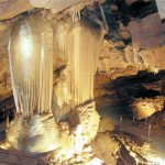 Prestol kralja Matjaža v Matjaževi dvorani je najmogočnejša kapniška skupina v jami