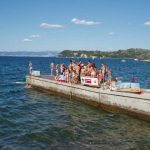 Poletni teden zabave, v ozadju Strunjanski klif