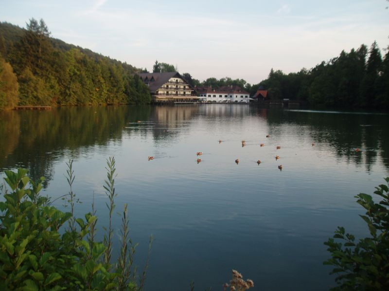 Preddvor - sprehod okrog jezera Črnava Preddvor Hotel Bor Grad Hrib jezero Črnava