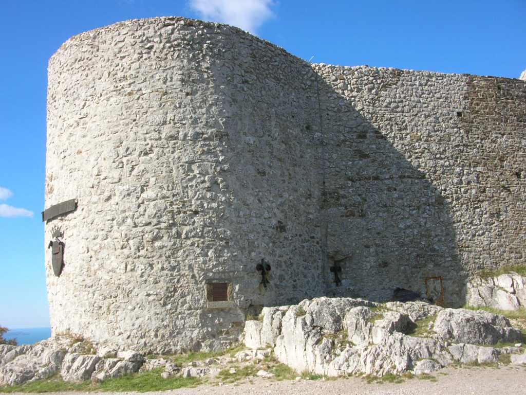 Socerb (389 m) Grad Socerb