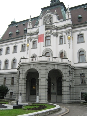 Deželni dvorec blogi_420_dezelni-dvorec