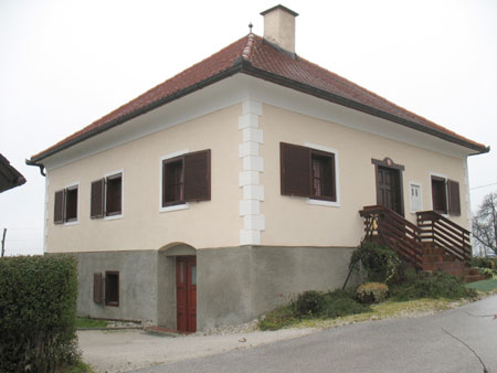 Mežnarija v vasi Malahorna.