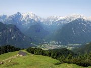 Dovška Baba je imenitno razgledišče – Julijske Alpe so kot na razstavi