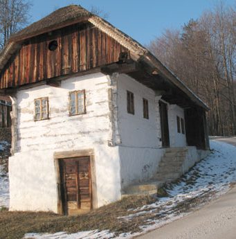 Kozjanska domačija Repuš 13 je okoli 200 let stara in je ohranjena takšna kot je bila
