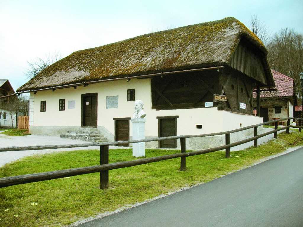 jurciceva rojstna hisa Jurčičeva domačija