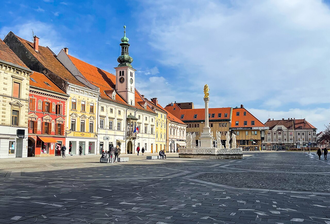 Občina Maribor Mariborski rotovž in kužno znamenje na Glavnem trgu